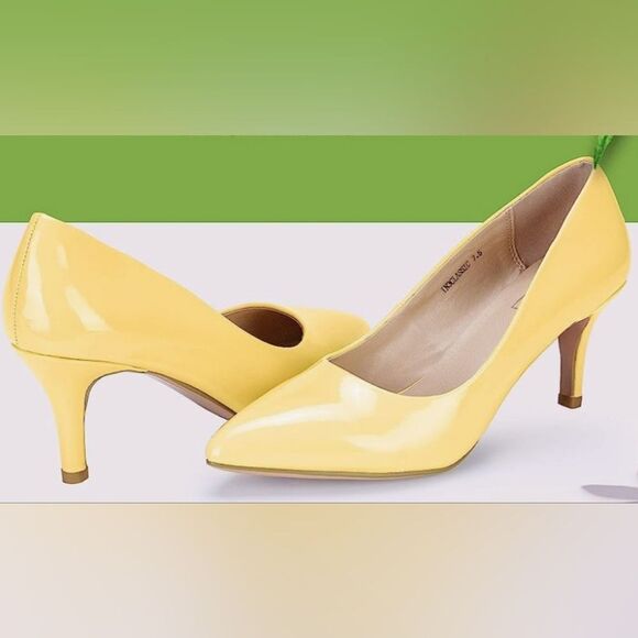 🩵NWOB Yellow Patent Classic Heels Size 8 - Picture 1 of 14